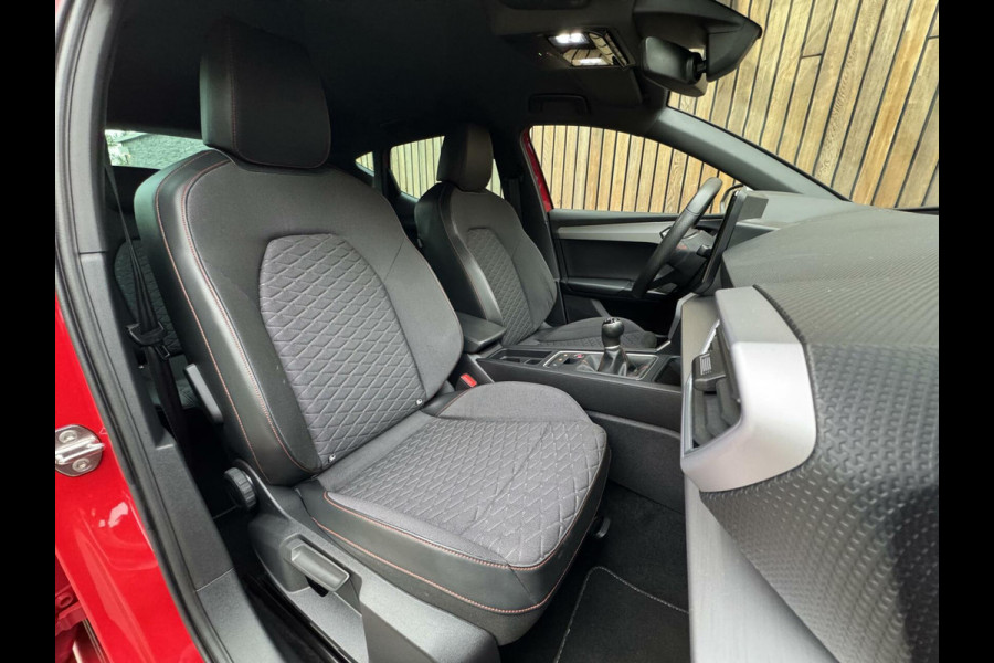 Seat Leon 1.5 TSI FR Launch Edition | LED | Stoelverwarming | Navigatiesysteem | Adaptive cruise control | Apple CarPlay | 18 inch lichtme