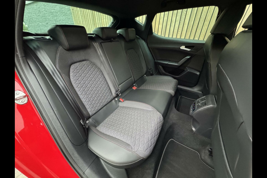 Seat Leon 1.5 TSI FR Launch Edition | LED | Stoelverwarming | Navigatiesysteem | Adaptive cruise control | Apple CarPlay | 18 inch lichtme