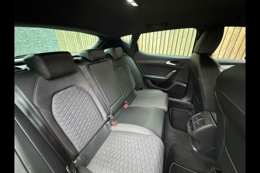 Seat Leon 1.5 TSI FR Launch Edition | LED | Stoelverwarming | Navigatiesysteem | Adaptive cruise control | Apple CarPlay | 18 inch lichtme