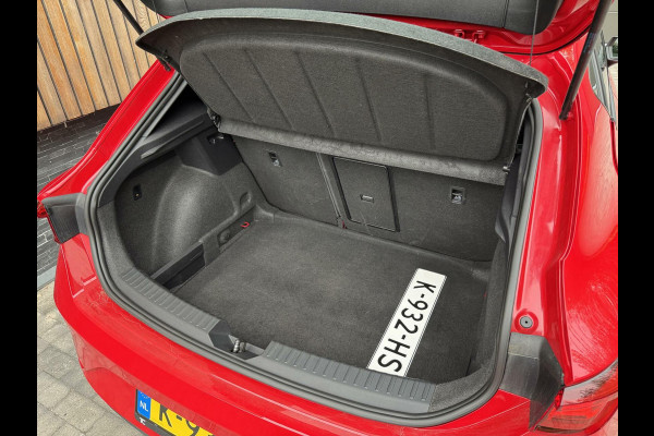 Seat Leon 1.5 TSI FR Launch Edition | LED | Stoelverwarming | Navigatiesysteem | Adaptive cruise control | Apple CarPlay | 18 inch lichtme