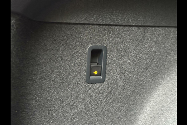 Seat Leon 1.5 TSI FR Launch Edition | LED | Stoelverwarming | Navigatiesysteem | Adaptive cruise control | Apple CarPlay | 18 inch lichtme