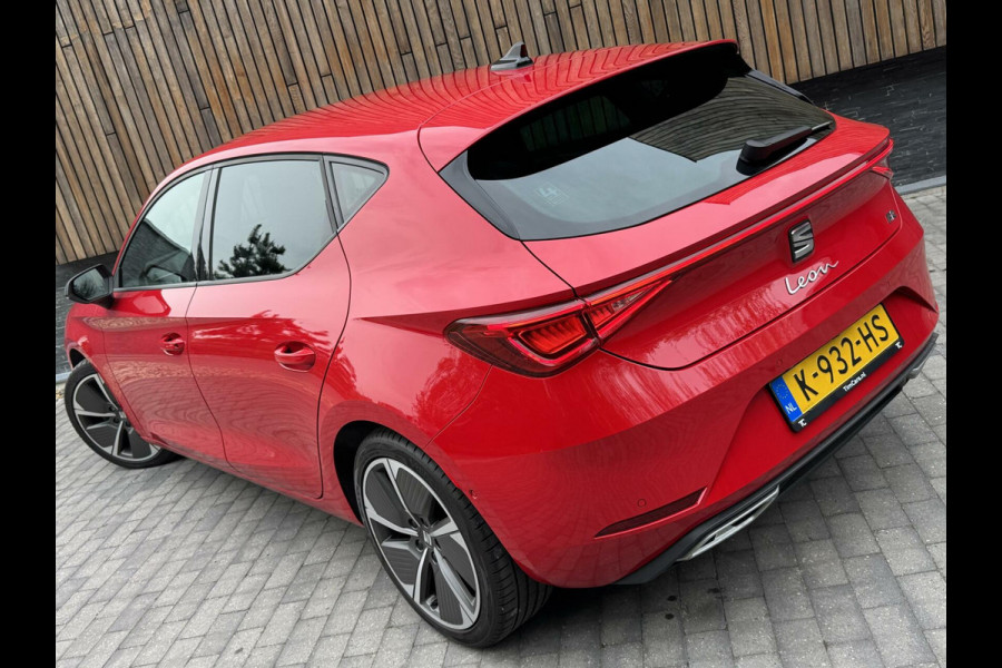 Seat Leon 1.5 TSI FR Launch Edition | LED | Stoelverwarming | Navigatiesysteem | Adaptive cruise control | Apple CarPlay | 18 inch lichtme