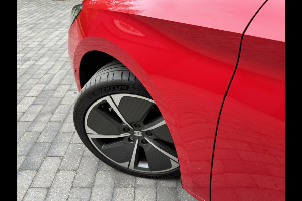 Seat Leon 1.5 TSI FR Launch Edition | LED | Stoelverwarming | Navigatiesysteem | Adaptive cruise control | Apple CarPlay | 18 inch lichtme