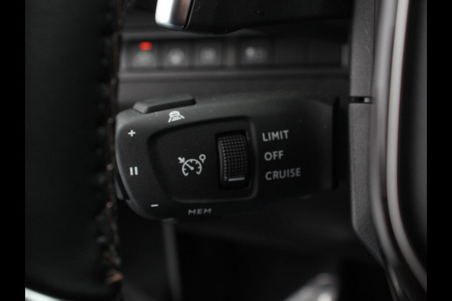 Peugeot 3008 1.6 HYbrid4 300 Blue Lease GT Climate control Adaptive cruise control Parkeersensoren Camera LED Apple Carplay/ Android Auto Keyless Navigatie