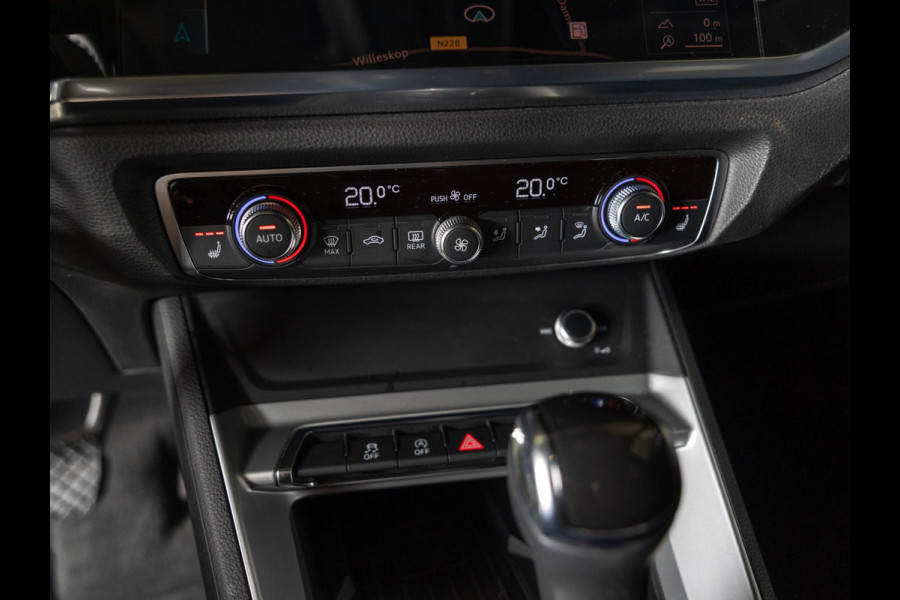Audi Q3 35 TFSI Pro Line business / 150pk / Dodehoek herkenning / Stoelverwarming / Achteruitrij camera /