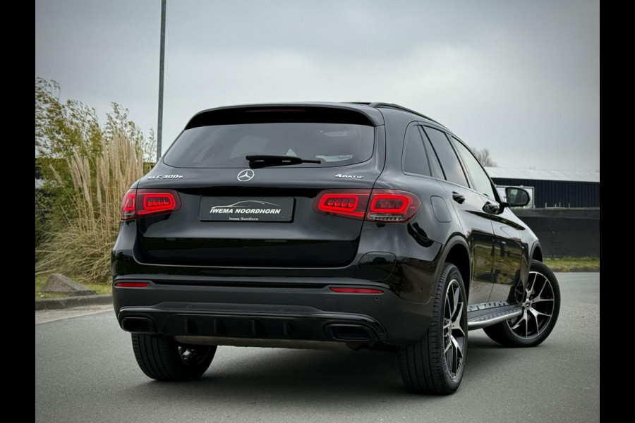 Mercedes-Benz GLC 300e 4MATIC AMG Panoramadak|Camera 360°|Sfeerverlichting|Night pakket|AppleCarplay