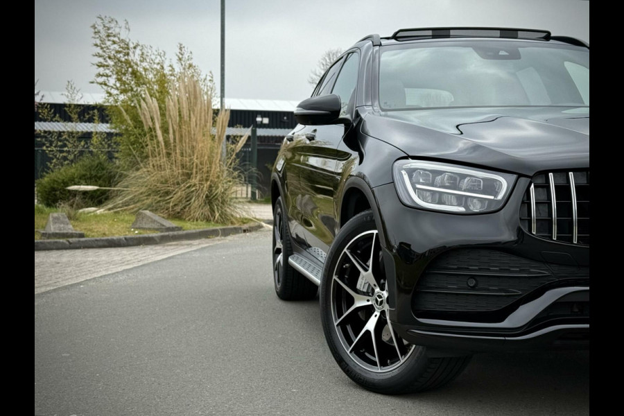 Mercedes-Benz GLC 300e 4MATIC AMG Panoramadak|Camera 360°|Sfeerverlichting|Night pakket|AppleCarplay