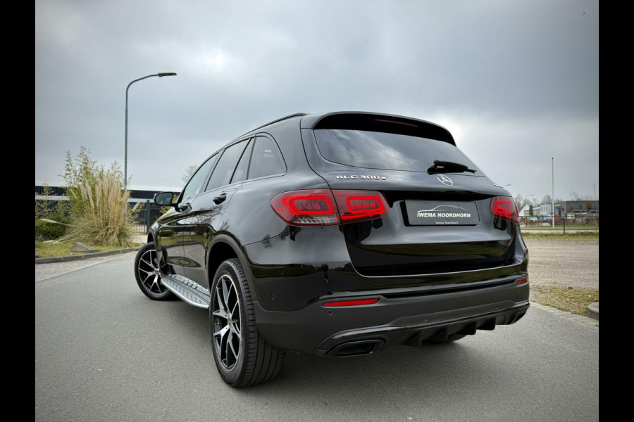 Mercedes-Benz GLC 300e 4MATIC AMG Panoramadak|Camera 360°|Sfeerverlichting|Night pakket|AppleCarplay