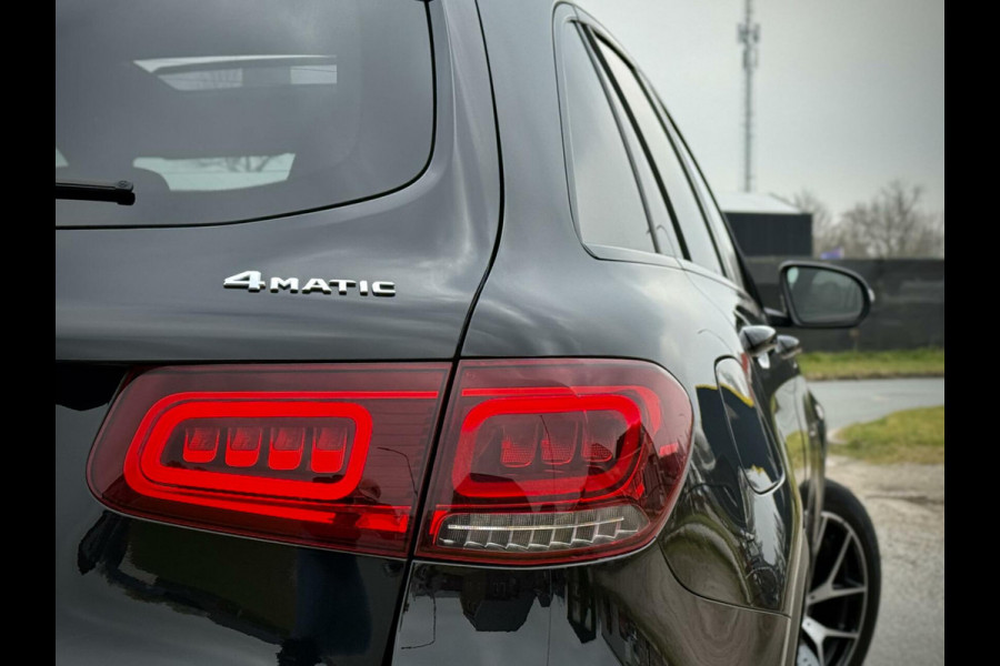 Mercedes-Benz GLC 300e 4MATIC AMG Panoramadak|Camera 360°|Sfeerverlichting|Night pakket|AppleCarplay