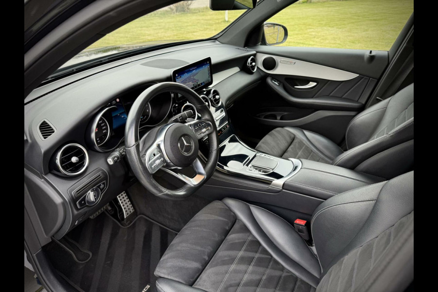 Mercedes-Benz GLC 300e 4MATIC AMG Panoramadak|Camera 360°|Sfeerverlichting|Night pakket|AppleCarplay