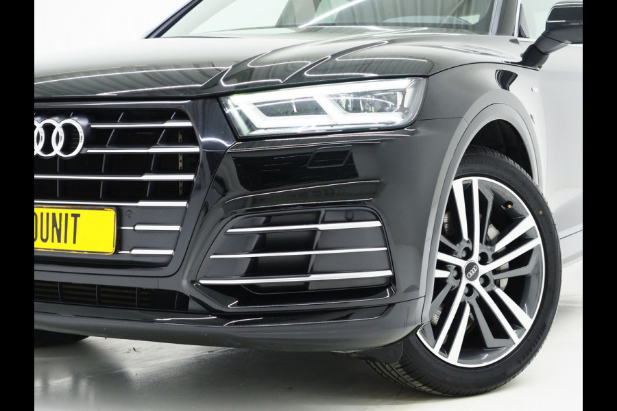 Audi Q5 55 TFSI e quattro Competition | Panoramadak | Luchtvering | Keyless | Camera | Virtual | Carplay