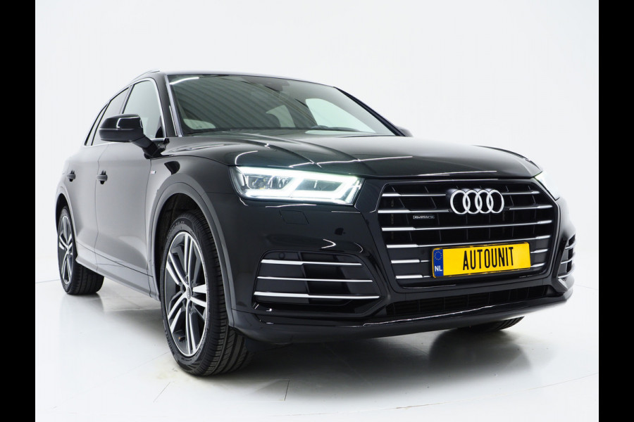 Audi Q5 55 TFSI e quattro Competition | Panoramadak | Luchtvering | Keyless | Camera | Virtual | Carplay