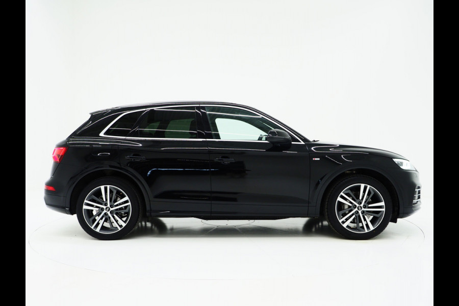 Audi Q5 55 TFSI e quattro Competition | Panoramadak | Luchtvering | Keyless | Camera | Virtual | Carplay
