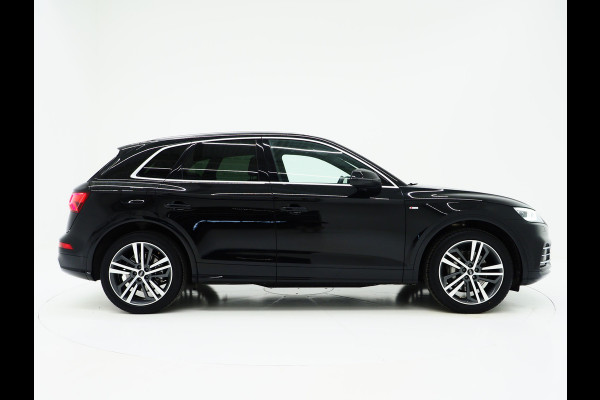 Audi Q5 55 TFSI e quattro Competition | Panoramadak | Luchtvering | Keyless | Camera | Virtual | Carplay