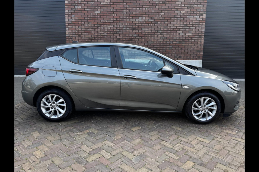 Opel Astra 1.2 Business Edition / 110 PK / Navigatie / Cruise Control / Parkeersensoren / NED-Astra