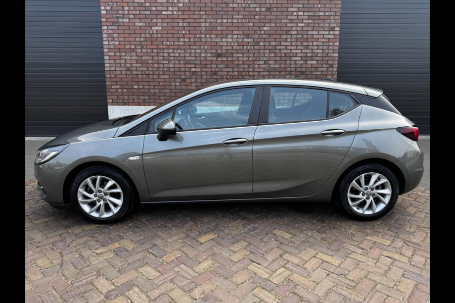 Opel Astra 1.2 Business Edition / 110 PK / Navigatie / Cruise Control / Parkeersensoren / NED-Astra