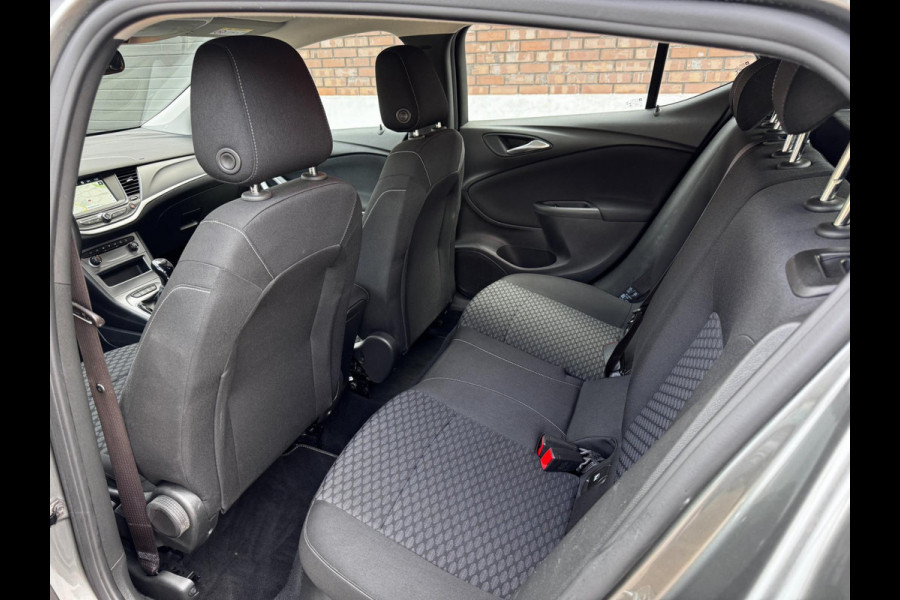 Opel Astra 1.2 Business Edition / 110 PK / Navigatie / Cruise Control / Parkeersensoren / NED-Astra