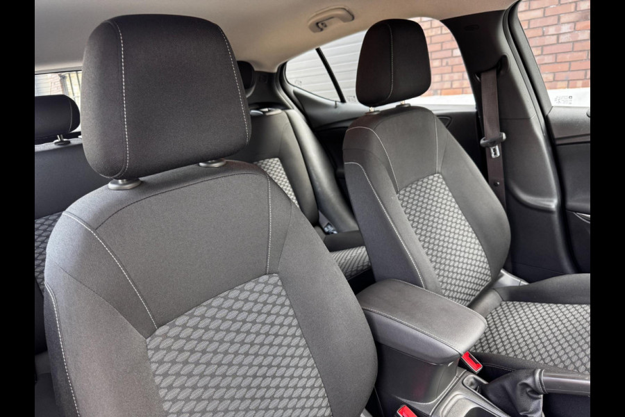 Opel Astra 1.2 Business Edition / 110 PK / Navigatie / Cruise Control / Parkeersensoren / NED-Astra