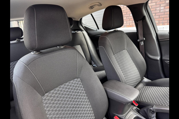 Opel Astra 1.2 Business Edition / 110 PK / Navigatie / Cruise Control / Parkeersensoren / NED-Astra