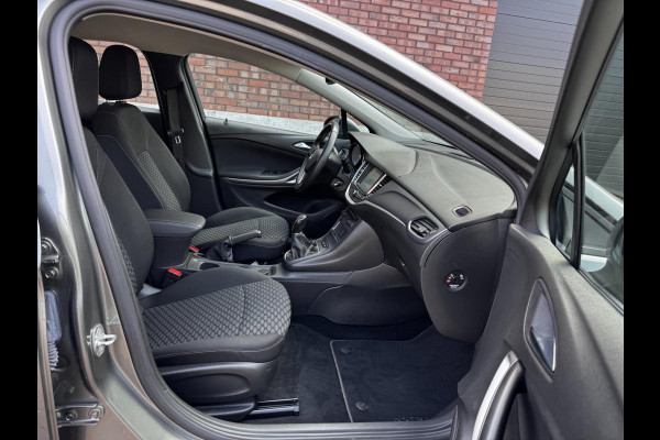 Opel Astra 1.2 Business Edition / 110 PK / Navigatie / Cruise Control / Parkeersensoren / NED-Astra
