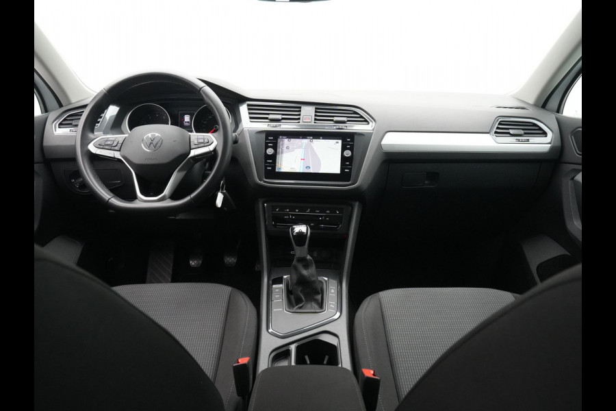 Volkswagen Tiguan 1.5 TSI 130pk Life Business Navigatie Trekhaak Stoelverwarming Acc 83