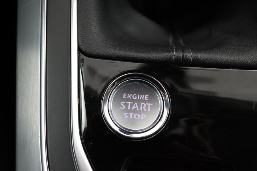 Peugeot 308 SW 1.2 Allure Pack*ACC*ECC*NAVI*CARPLAY*CAMERA*KEYLES