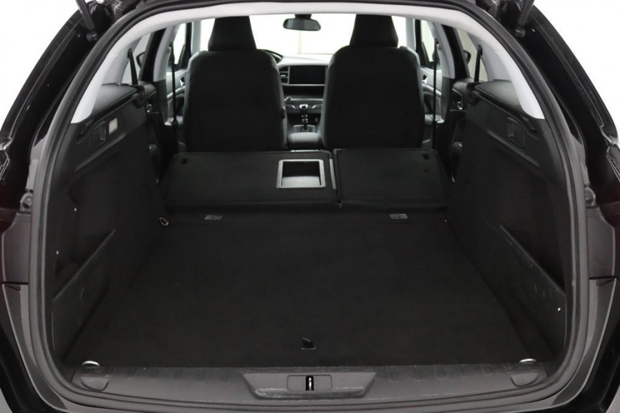 Peugeot 308 SW 1.2 Allure Pack*ACC*ECC*NAVI*CARPLAY*CAMERA*KEYLES