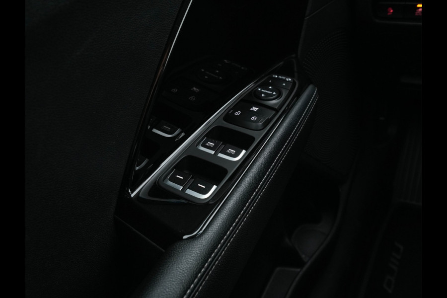 Kia e-Niro DynamicLine 64 kWh (INCL-BTW) Aut. *LEATHER-MICROFIBRE | NAVI-FULLMAP | DAB | ADAPTIVE-CRUISE | CAMERA | COMFORT-SEATS | KEYLESS | DIGI-COCKPIT | SHIFT-PADDLES | HEATED-SEATS | CARPLAY | LANE-ASSIST | 17"ALU*