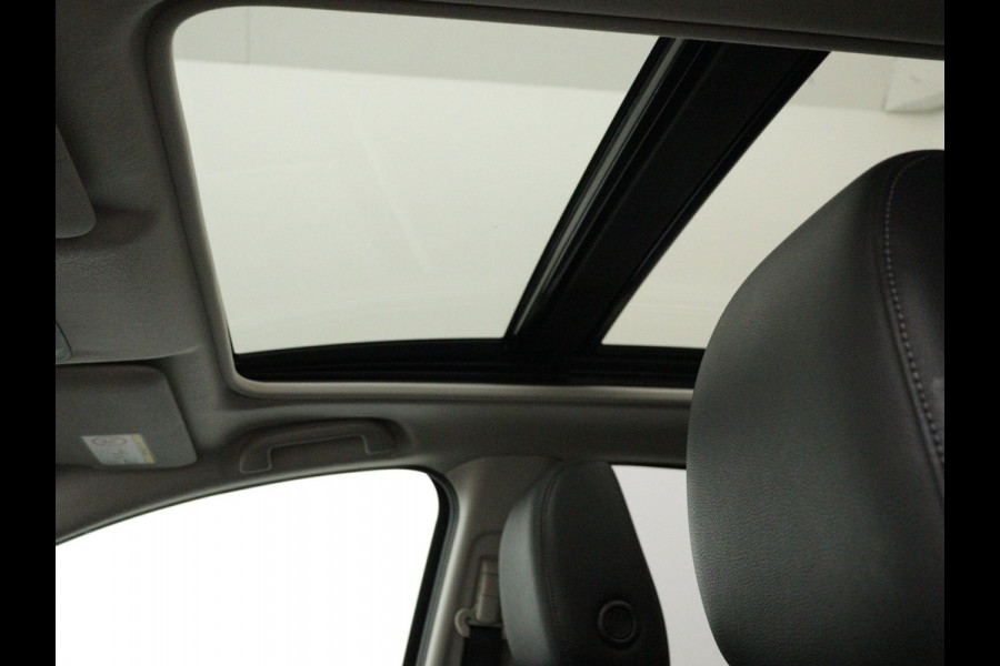 Honda HR-V 1.5 i-VTEC Executive PANO CAMERA NAVI TREKHAAK