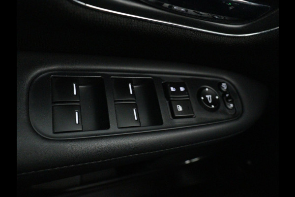 Honda HR-V 1.5 i-VTEC Executive PANO CAMERA NAVI TREKHAAK