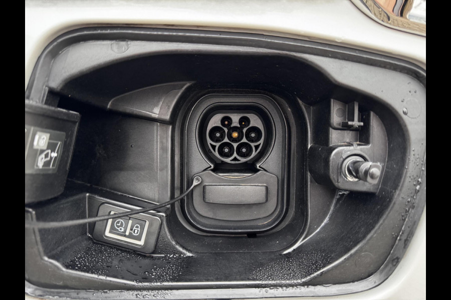 DS DS 3 Crossback E-Tense Rivoli 50 kWh | Zeer compleet! | Rijklaar geleverd incl 12 maanden BOVAG garantie! | 3-fase! |