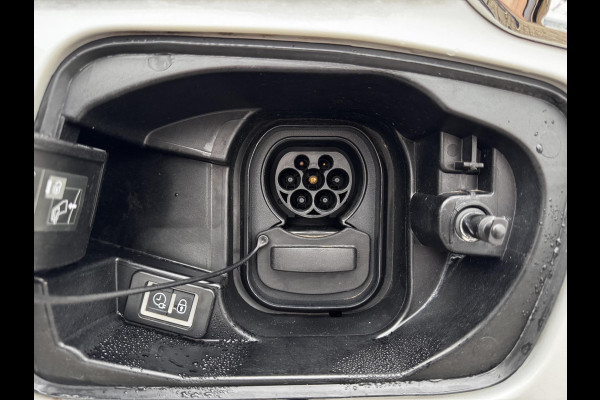 DS DS 3 Crossback E-Tense Rivoli 50 kWh | Zeer compleet! | Rijklaar geleverd incl 12 maanden BOVAG garantie! | 3-fase! |