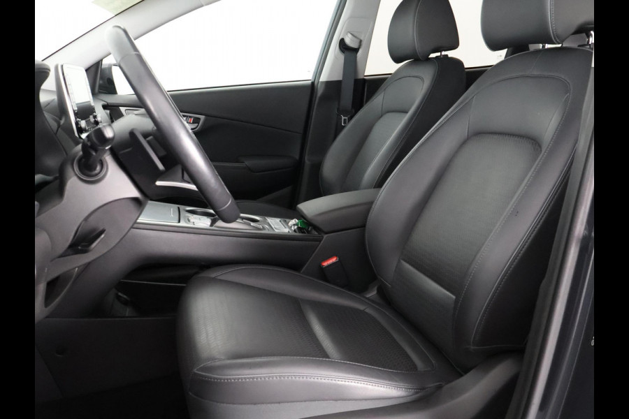 Hyundai Kona EV Premium Two-Tone 64 kWh | Accuconditie: 92% | Navigatie | Leder |