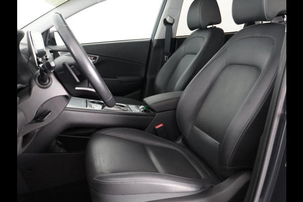 Hyundai Kona EV Premium Two-Tone 64 kWh | Accuconditie: 92% | Navigatie | Leder |