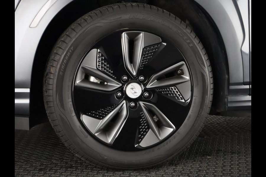 Hyundai Kona EV Premium Two-Tone 64 kWh | Accuconditie: 92% | Navigatie | Leder |