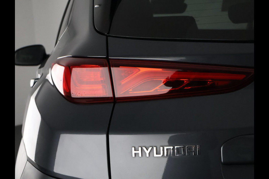 Hyundai Kona EV Premium Two-Tone 64 kWh | Accuconditie: 92% | Navigatie | Leder |