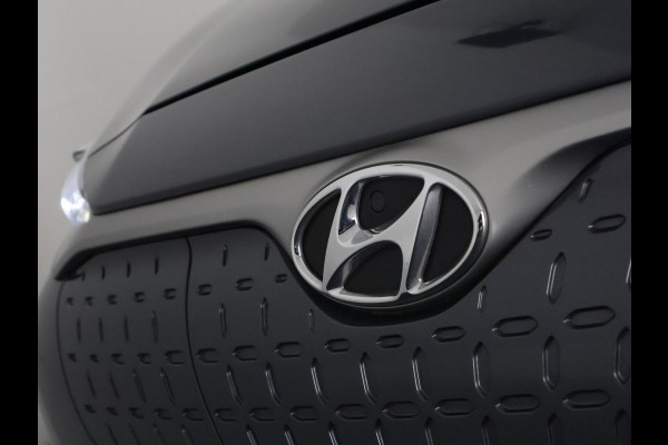 Hyundai Kona EV Premium Two-Tone 64 kWh | Accuconditie: 92% | Navigatie | Leder |