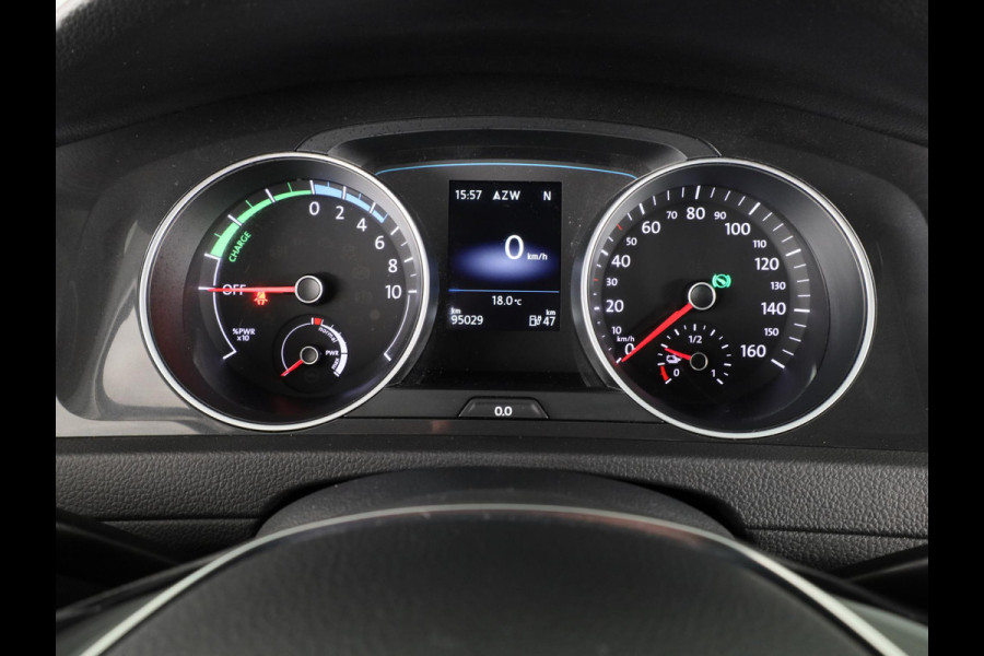 Volkswagen e-Golf E-DITION 136 PK Automaat | Navigatie | Warmtepomp | Parkeersensoren | Adaptieve cruise control | LED koplampen |