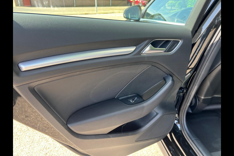 Audi A3 Sportback 40 e-tron Advance Sport Plug In Hybrid , Automaat , Cruise controle , Led verlichting , Navigatie
