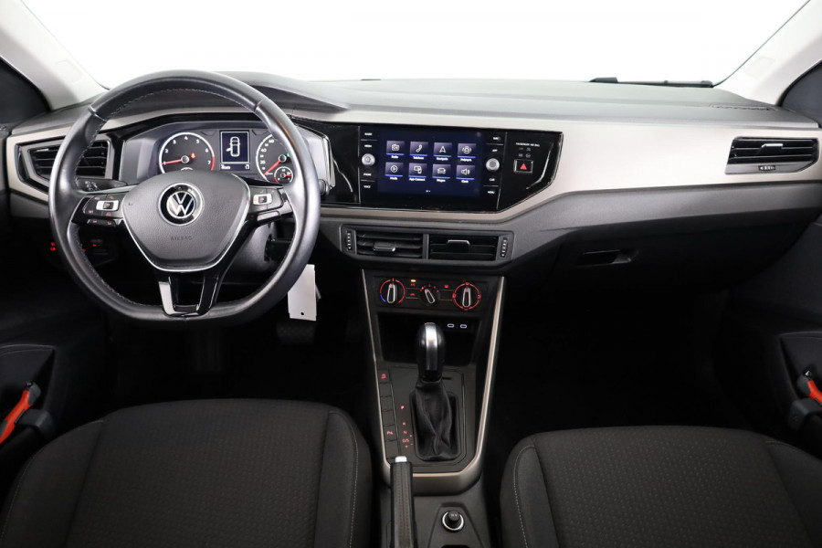 Volkswagen Polo 1.0 TSI R-Line Edition 95 pk Automaat (DSG) | Navigatie | Parkeersensoren | Achteruitrijcamera | Adaptieve cruise control | R-Line exterieur |