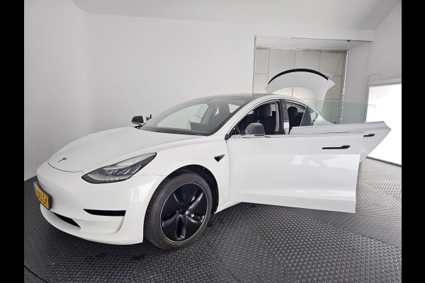 Tesla Model 3 BLACKSTYLE PANODAK STD RANGE RWD PLUS 60 kWH LEDER.NAVI.CAMERA.AUTOPILOT, STOELVERWARMING EN NOG VEEL MEER!