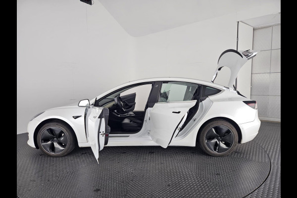 Tesla Model 3 BLACKSTYLE PANODAK STD RANGE RWD PLUS 60 kWH LEDER.NAVI.CAMERA.AUTOPILOT, STOELVERWARMING EN NOG VEEL MEER!