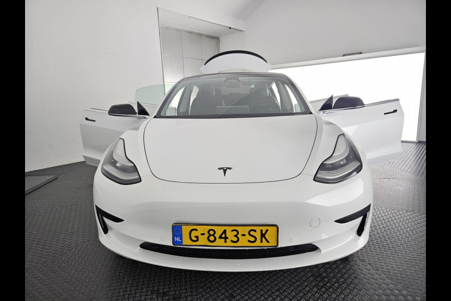 Tesla Model 3 BLACKSTYLE PANODAK STD RANGE RWD PLUS 60 kWH LEDER.NAVI.CAMERA.AUTOPILOT, STOELVERWARMING EN NOG VEEL MEER!