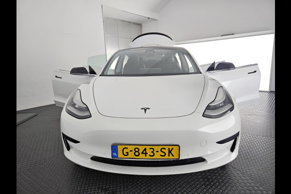 Tesla Model 3 BLACKSTYLE PANODAK STD RANGE RWD PLUS 60 kWH LEDER.NAVI.CAMERA.AUTOPILOT, STOELVERWARMING EN NOG VEEL MEER!