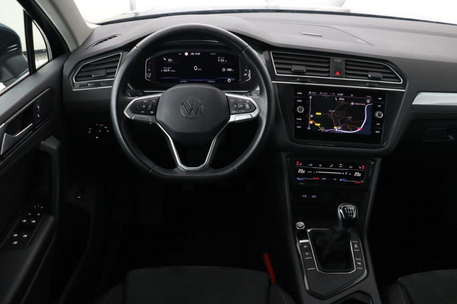 Volkswagen Tiguan 1.5 TSI Life | Stoelverwarming | Trekhaak | LED Plus | Camera | Massage | Navigatie | Adaptive cruise | Ergo Active | Navigatie | Keyless