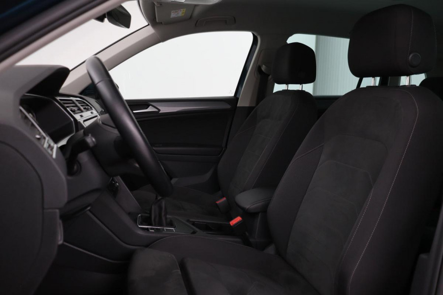 Volkswagen Tiguan 1.5 TSI Life | Stoelverwarming | Trekhaak | LED Plus | Camera | Massage | Navigatie | Adaptive cruise | Ergo Active | Navigatie | Keyless