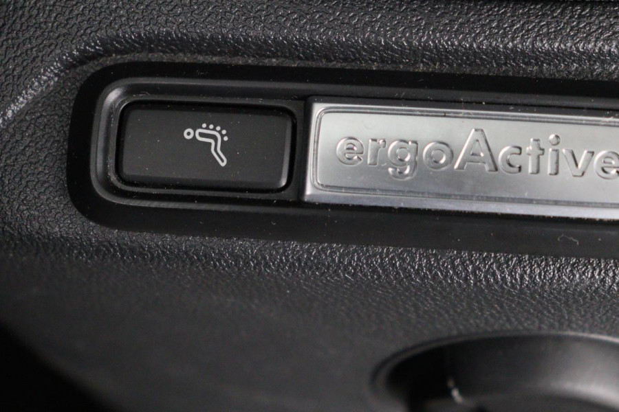 Volkswagen Tiguan 1.5 TSI Life | Stoelverwarming | Trekhaak | LED Plus | Camera | Massage | Navigatie | Adaptive cruise | Ergo Active | Navigatie | Keyless