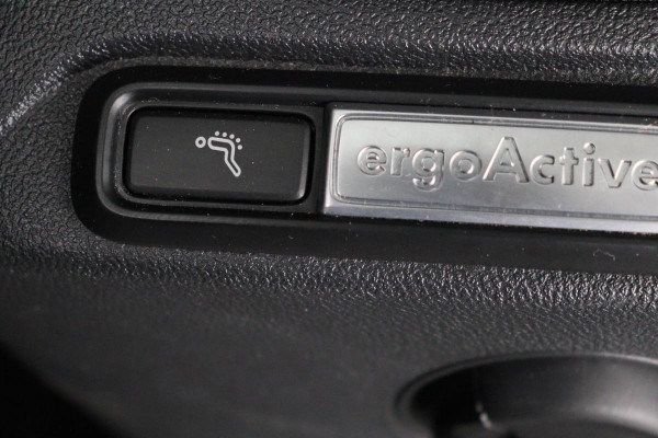 Volkswagen Tiguan 1.5 TSI Life | Stoelverwarming | Trekhaak | LED Plus | Camera | Massage | Navigatie | Adaptive cruise | Ergo Active | Navigatie | Keyless