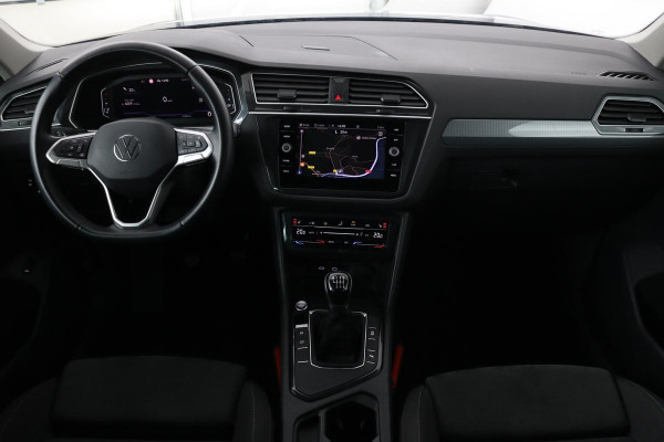 Volkswagen Tiguan 1.5 TSI Life | Stoelverwarming | Trekhaak | LED Plus | Camera | Massage | Navigatie | Adaptive cruise | Ergo Active | Navigatie | Keyless