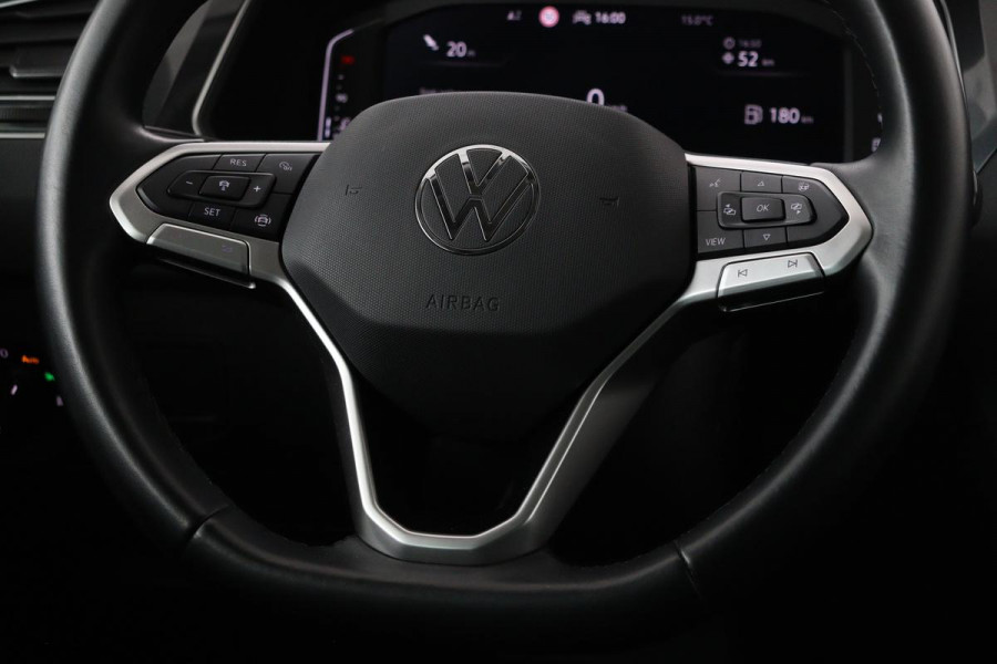 Volkswagen Tiguan 1.5 TSI Life | Stoelverwarming | Trekhaak | LED Plus | Camera | Massage | Navigatie | Adaptive cruise | Ergo Active | Navigatie | Keyless